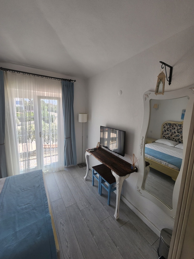 Tarcin Alacati Otel - Image 10