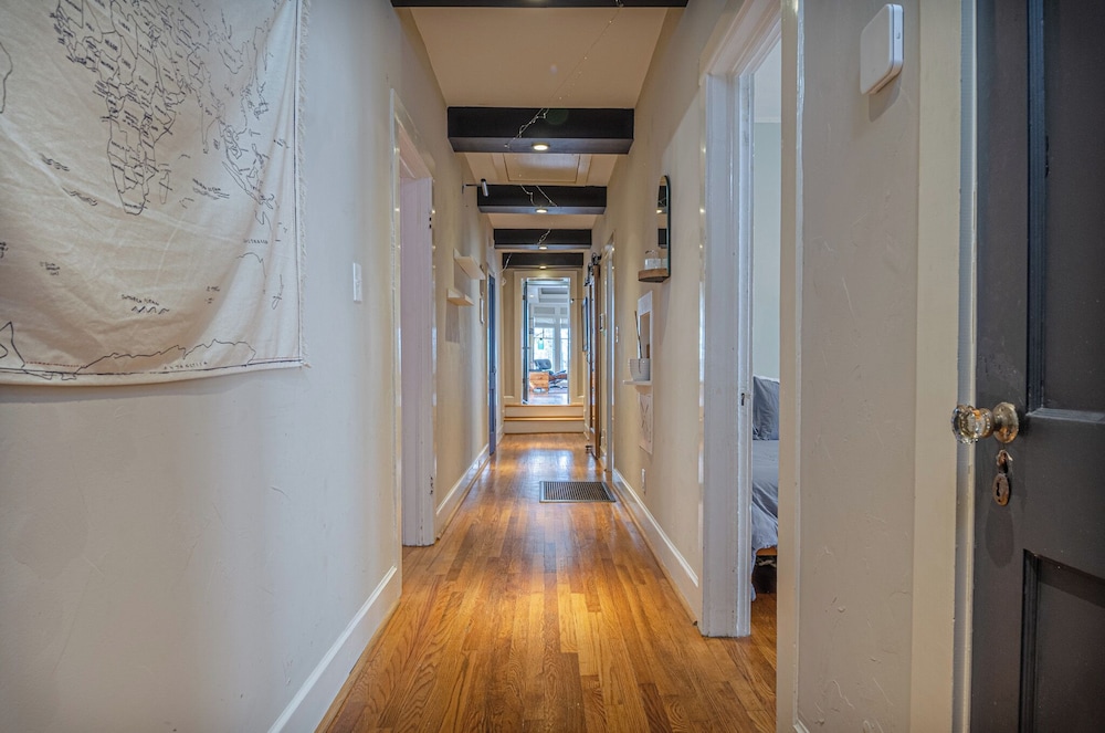 Spacious 3BR Midtown Home - Grad Family