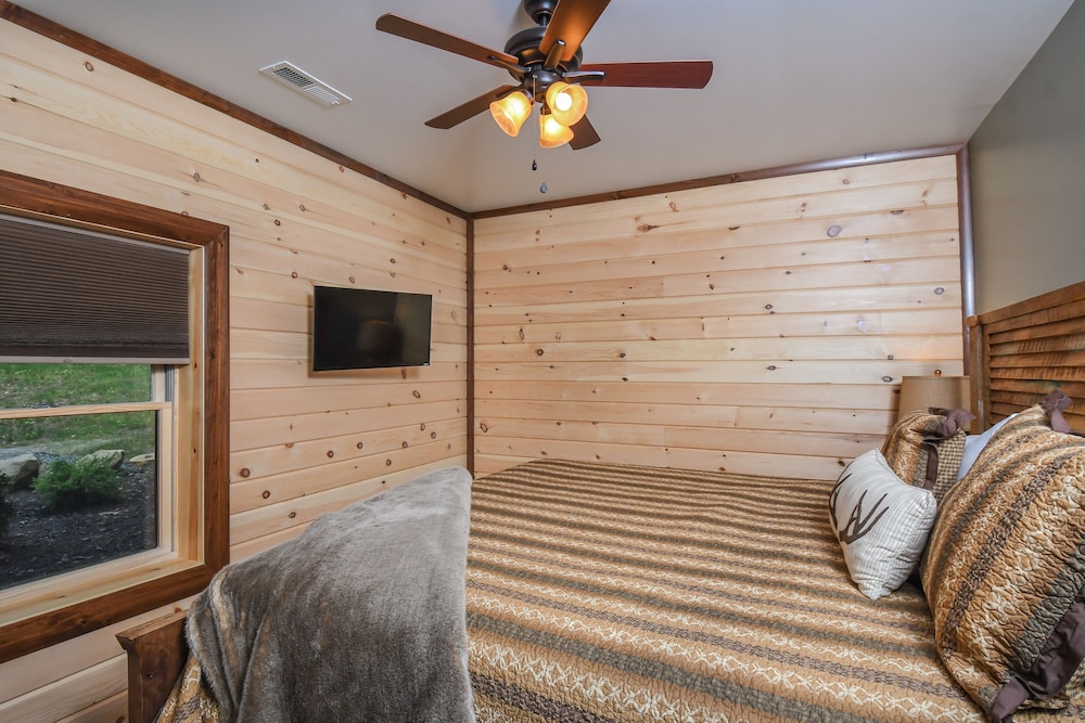 Hemlock Hideaway view 4