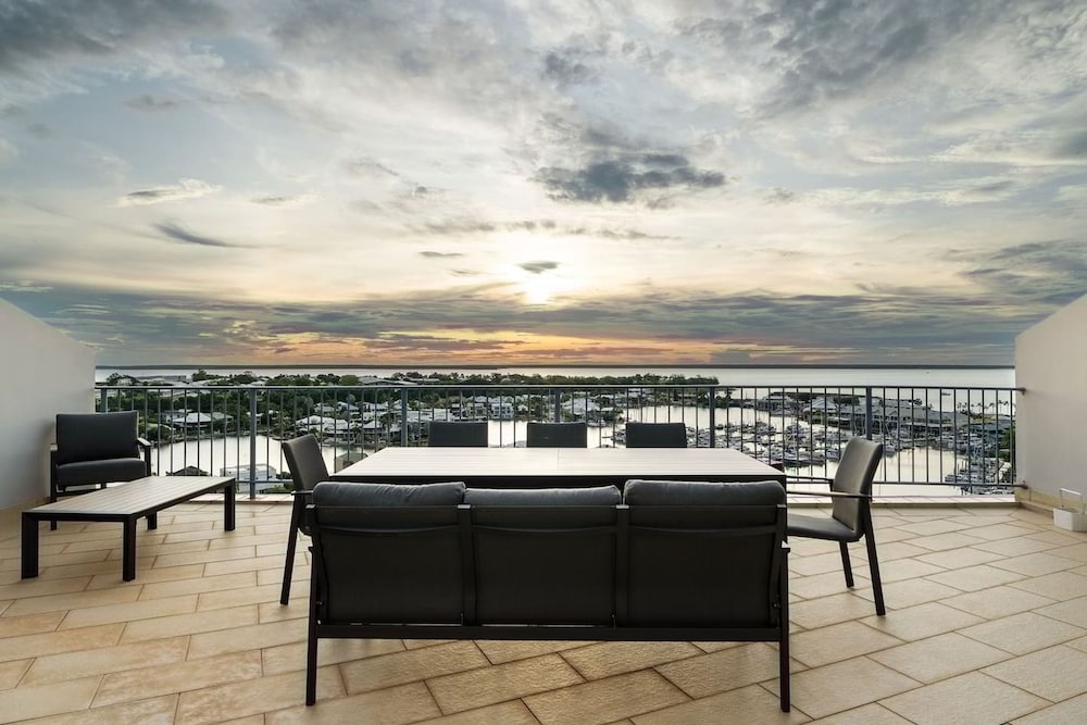Anchor Point Penthouse Marina Views Pool Bbqs