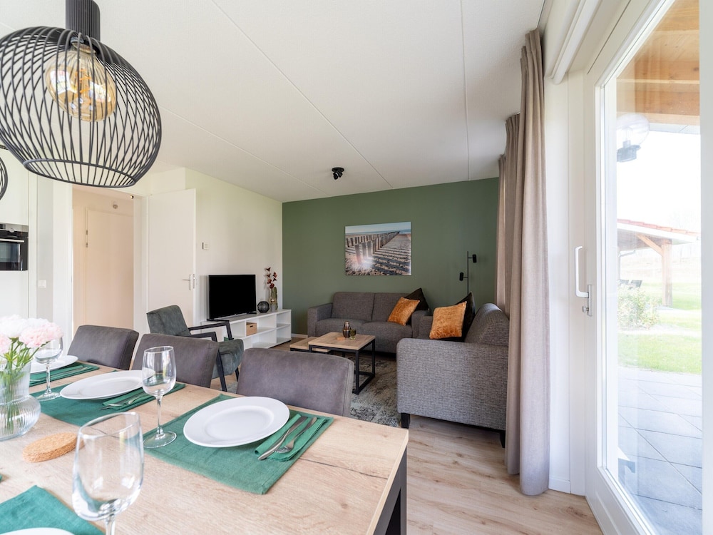 Luxurious Holiday Home With Parking