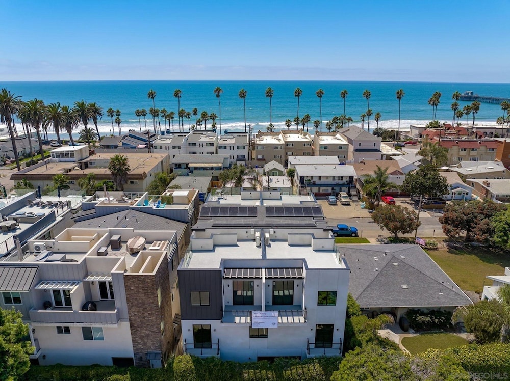 Rooftop Home With Ocean View Private Parking