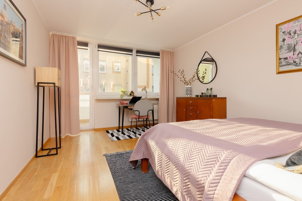 Saska Kępa Apartment by Renters view 3