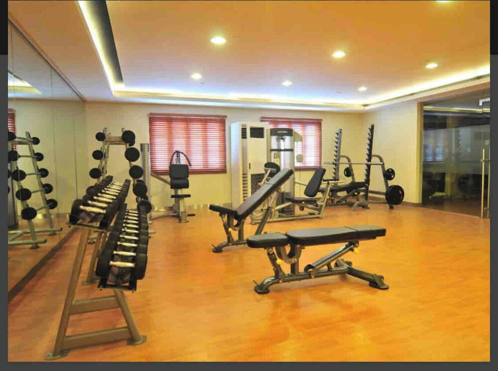 Luxurious Studio in Mckinley Hill With City View