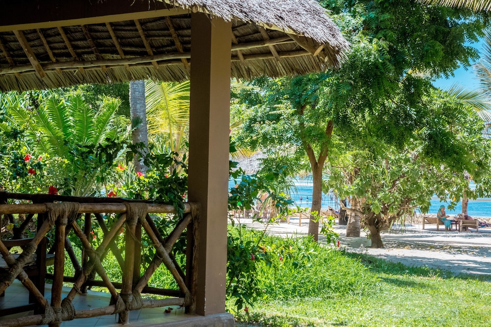Uroa Bay Beach Resort