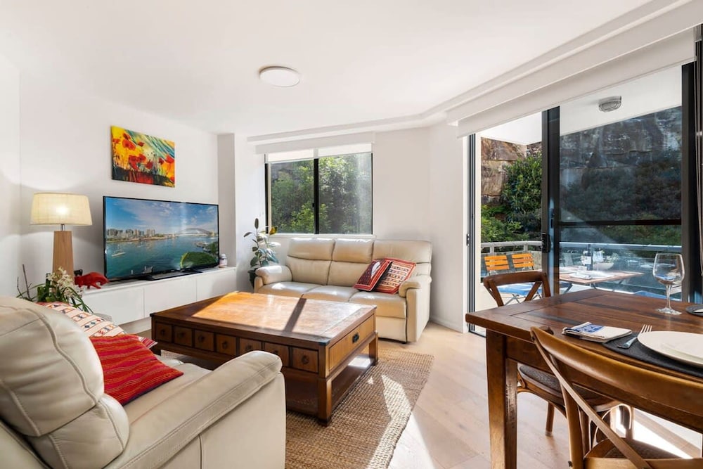 Walking Distance to Darling Harbour