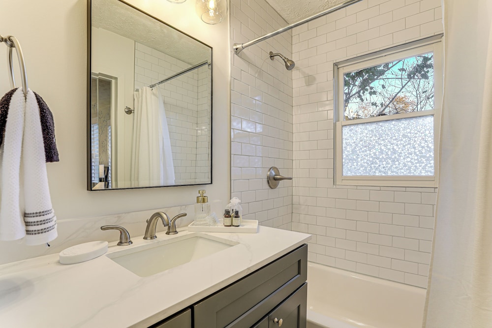 Walk Downtown & Canton Street: Roswell Retreat!