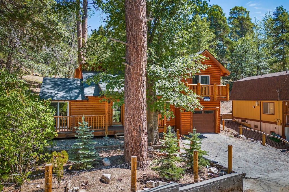Bearpaw by Avantstay Hot Tub 10 Min to Lake