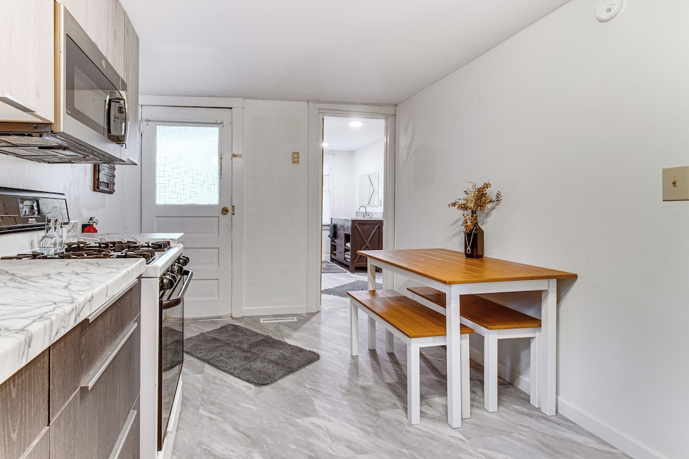 Charming Hillsboro Home < 1 Mi to Downtown! view 2