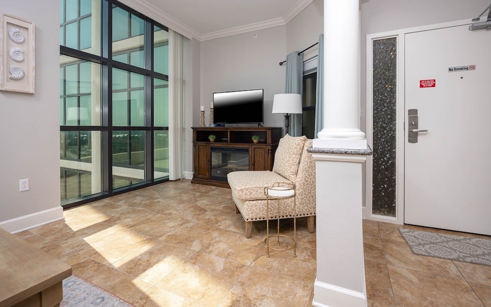 The Oasis 1712 Formerly Phoenix West Ii 1712 4 Bedroom Condo