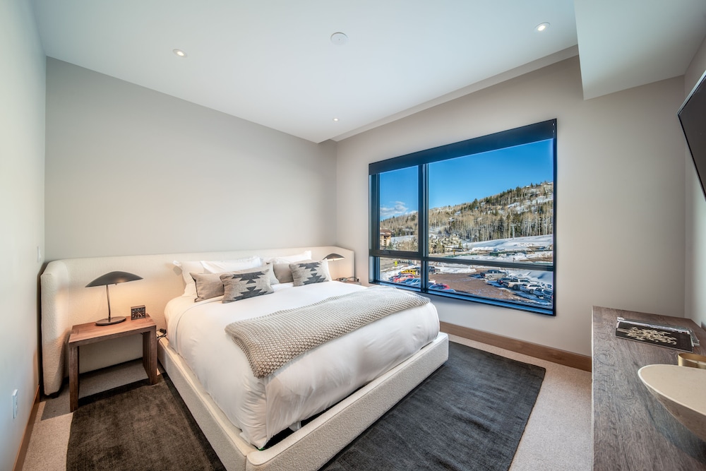 One Snowmass - Snowmass Mountain Lodging view 2