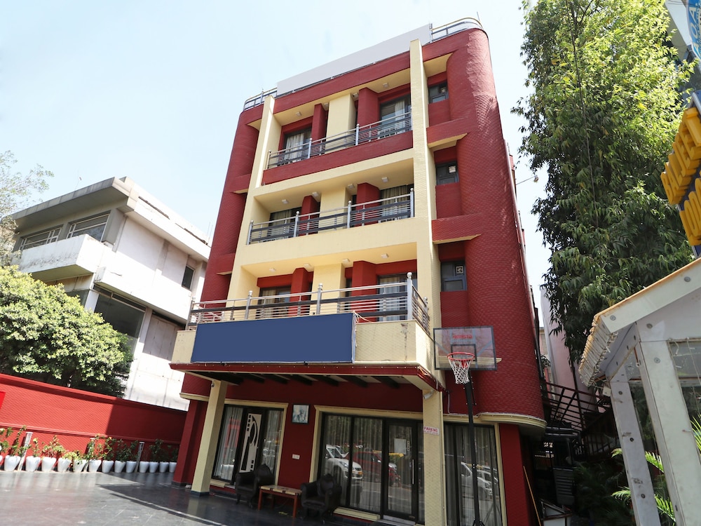 OYO 11201 Near Bhikaji Cama Place