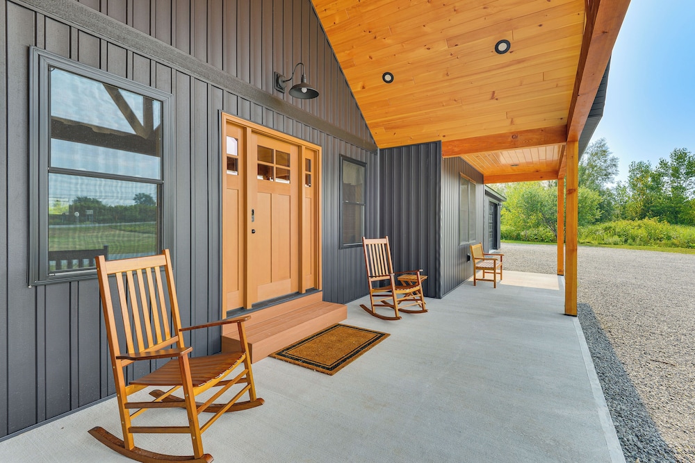 3 Mi to St Lawrence River: Spacious Ranch Home