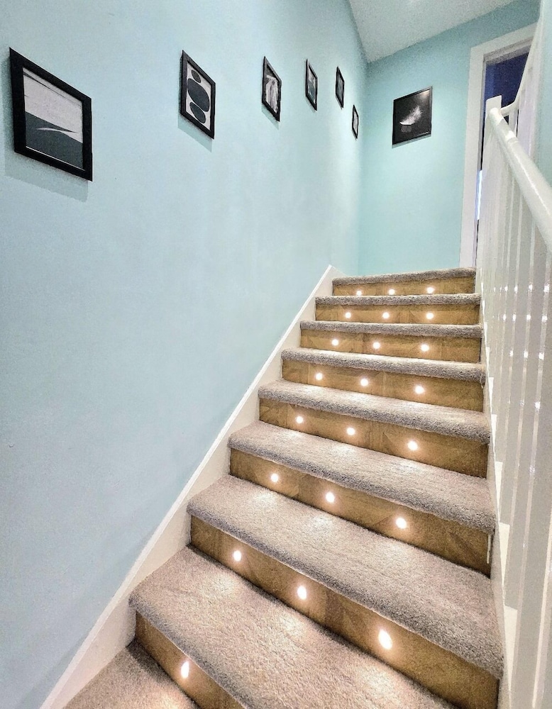 Quirky 2-Bed with Free Parking