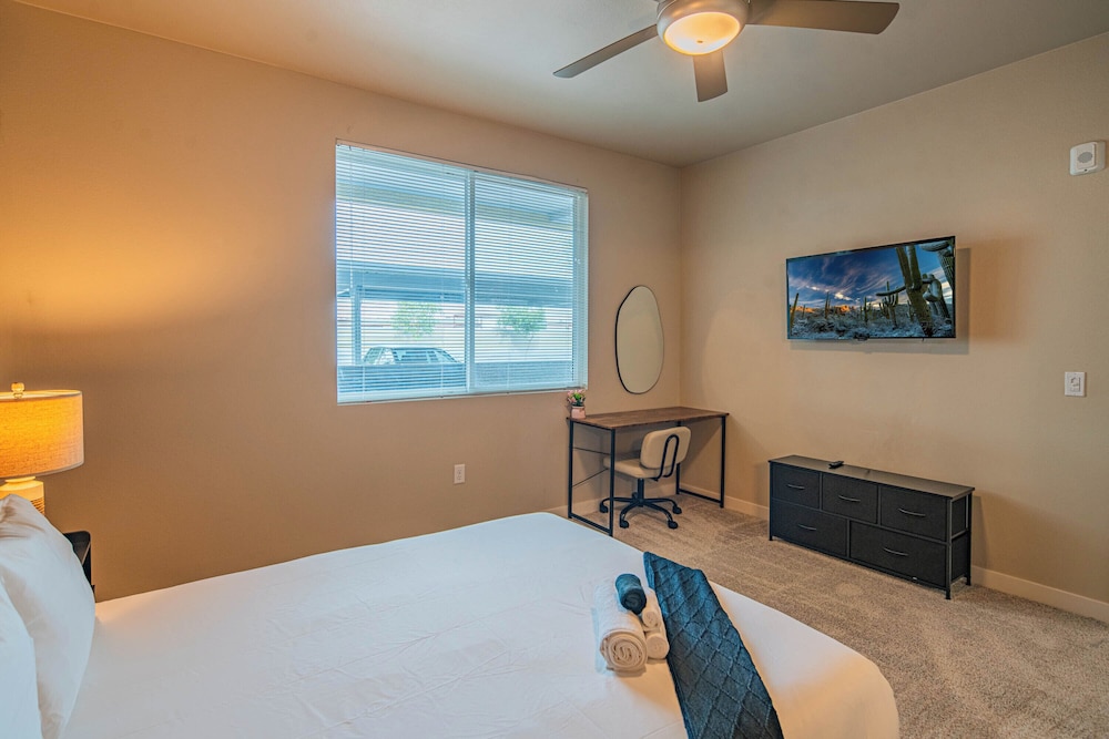 ROVE LIVING/KL - V on Broadway