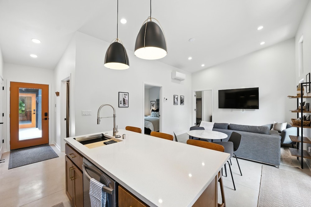 500 House - Unit D 2 Bedroom Townhouse