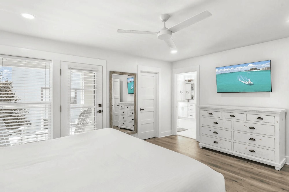 30A Beach Music by Avantstay Pool w/ Gulf Views Golf Cart