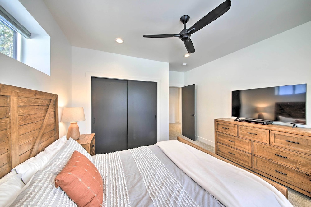 Elegant Priest Lake Townhome  1 Mi From Lake - Property Image 29