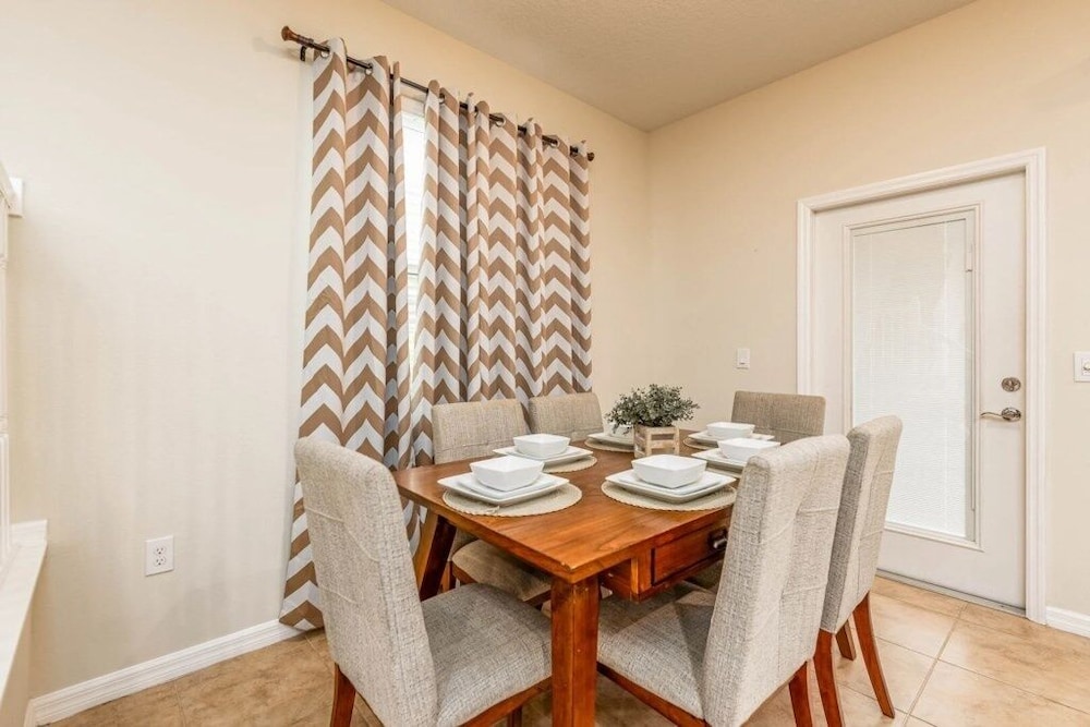 Family-friendly 5br Retreat Splash Pool + Resort Amenities + No Rear Neighbors 5 Bedroom Townhouse