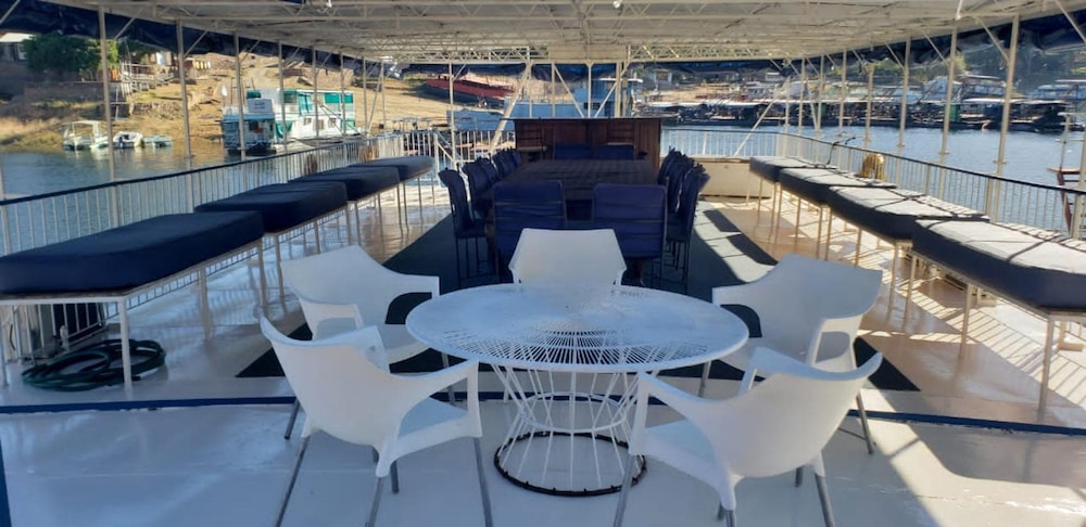 Houseboat With Aircon and Splash Pool - 2128