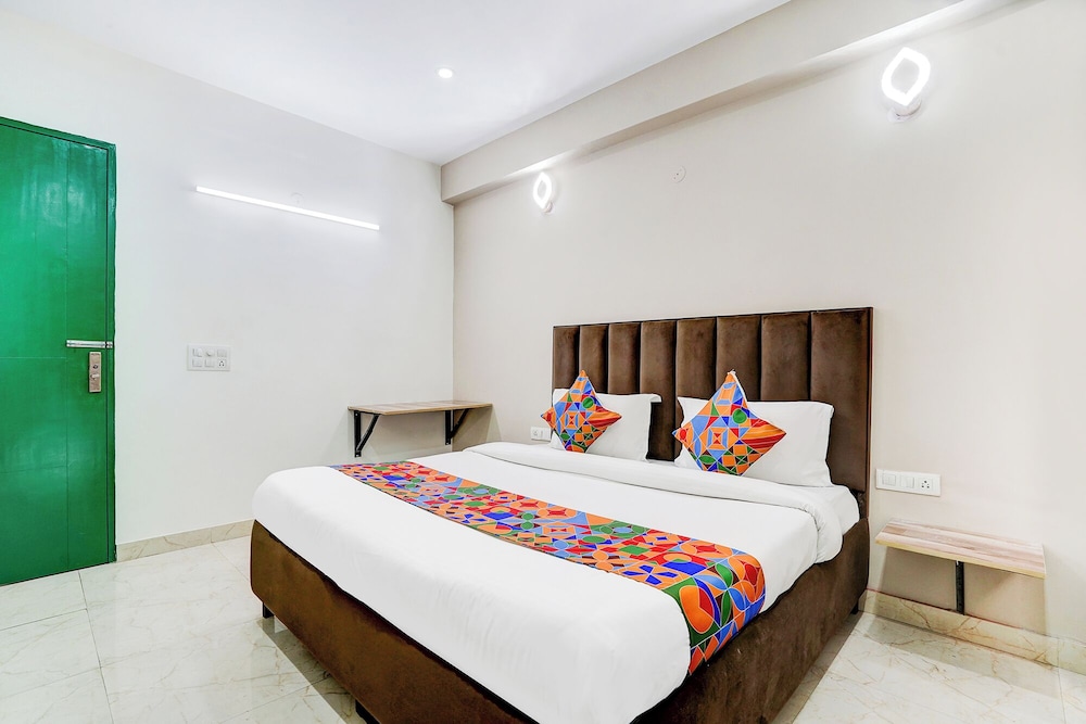 Fabhotel Cyberhub Suits