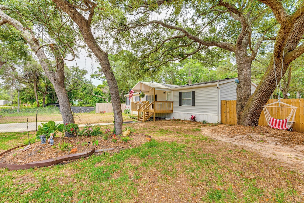 Home Near Navarre & Pensacola Beaches!