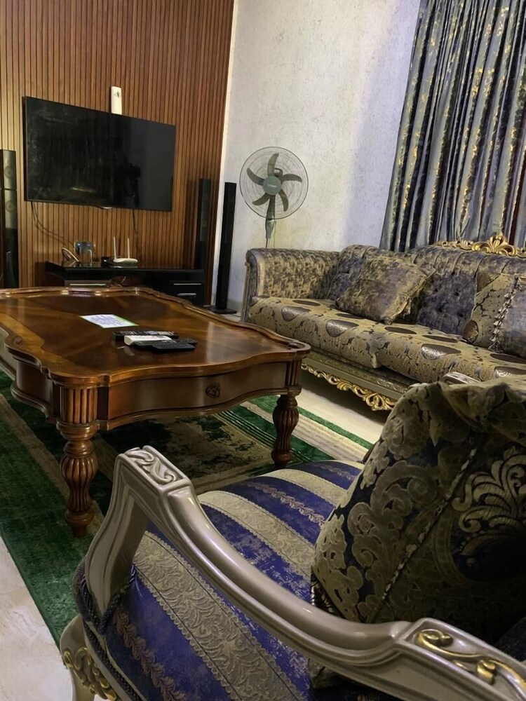 ELLEX SLEEVES APARTMENT