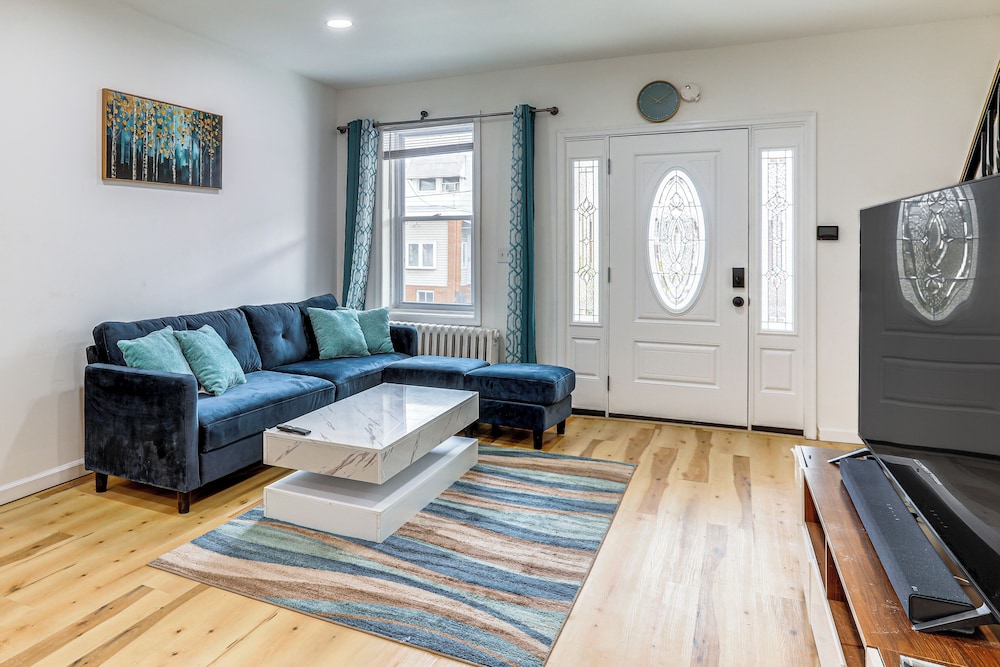 6 Mi to Eagles Games: Stylish Philly Townhome!