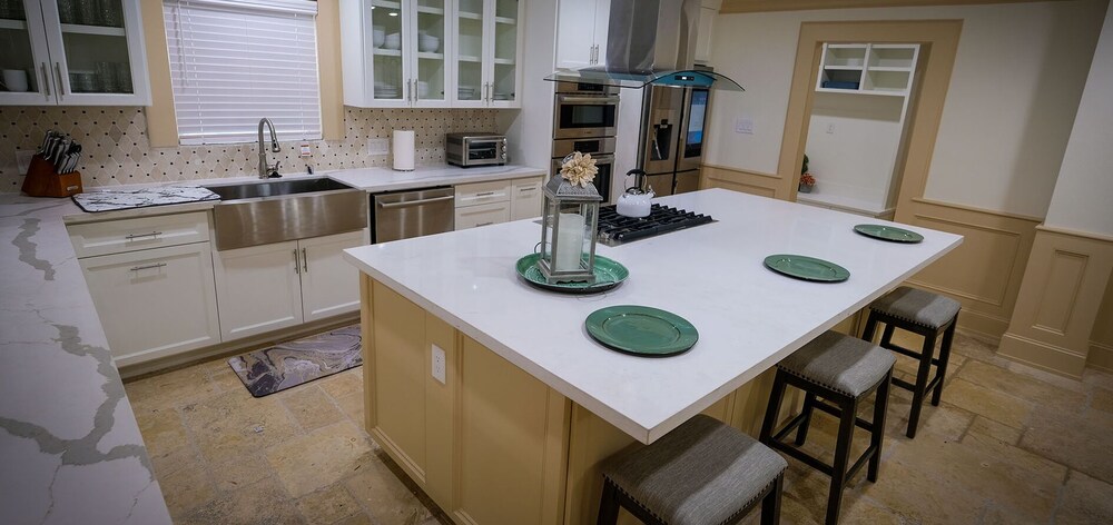 5Bdrm 3.5Bath 12Beds - HOME BIG AS TEXAS - Image 4