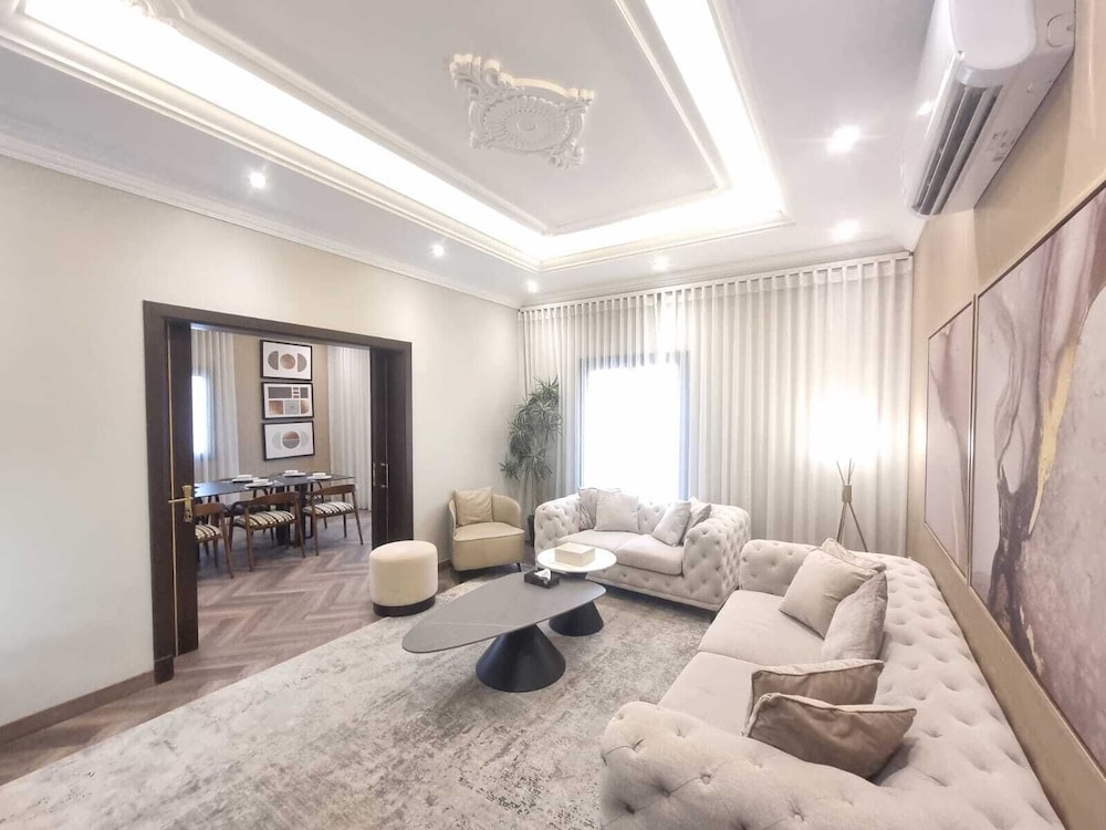 Hometel Khozama Jed