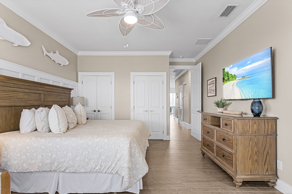 571 Seabatical: Canal Front With Pool! 5 Bedroom Home