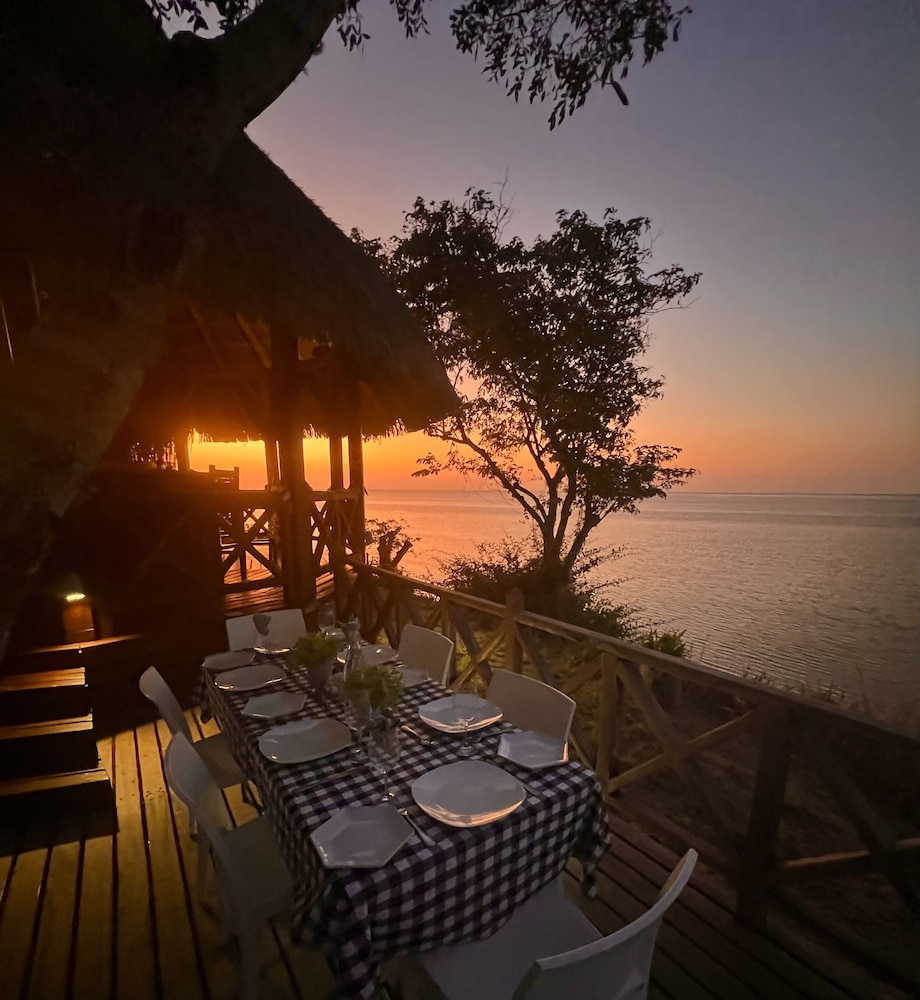 Moyeni Lodge