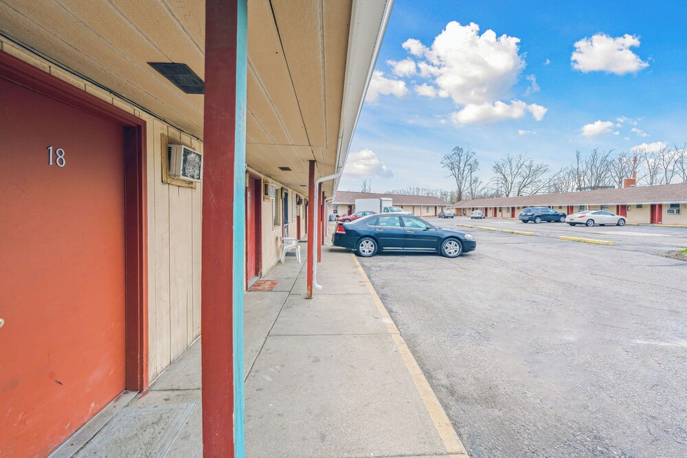 Flint Motel by OYO MI Near I-475