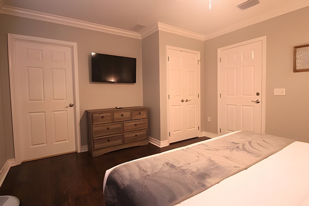 Modern 3BD Retreat 10 Guests Near Disney