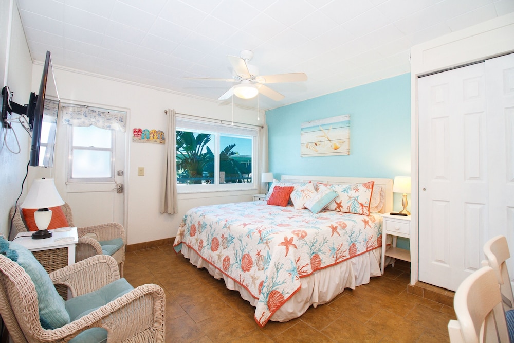 Tropic Terrace #31 - Beachfront Rental 1 Bedroom Condo by RedAwning view 2