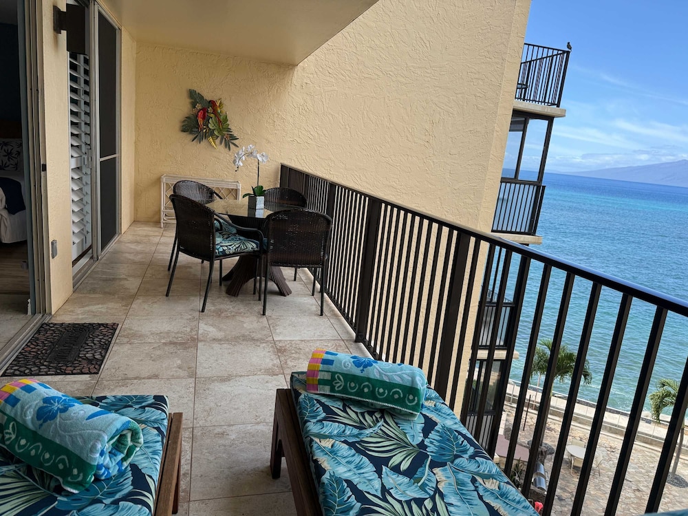 Whale Watching From Your Lanai - Tropical Oceanfront 2-2 in West Maui