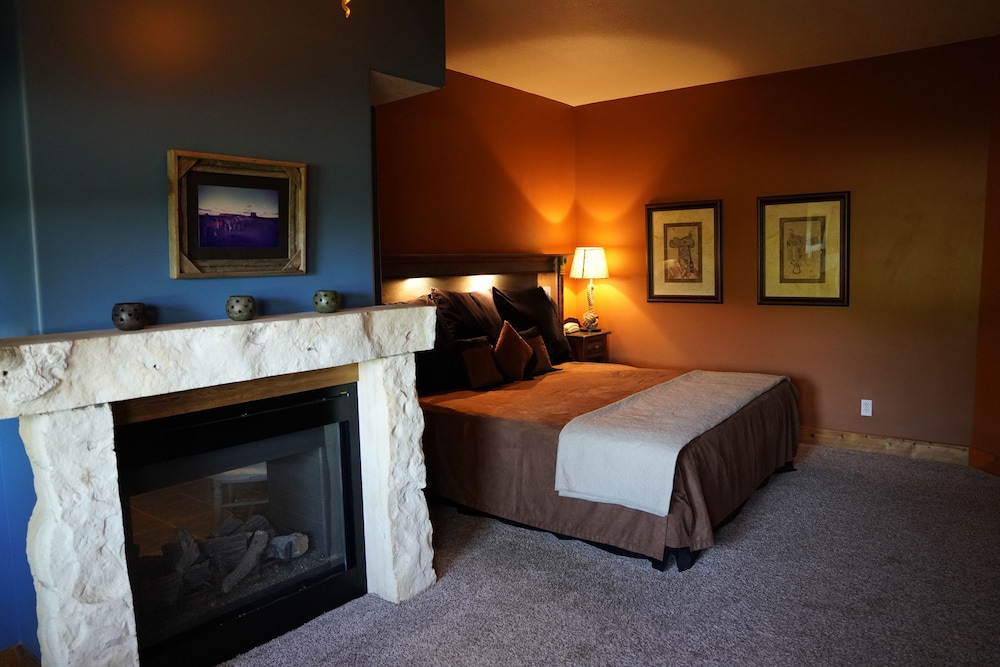 Lawrence Vacations - Circle S Ranch - Property Image 13