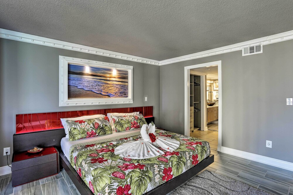 Panama City Beach Condo w/ Balcony & Ocean Views