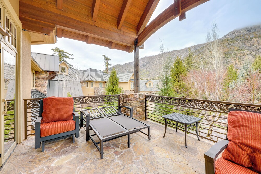 Hot Tub + Views: Luxe Mountain Escape in Yucaipa