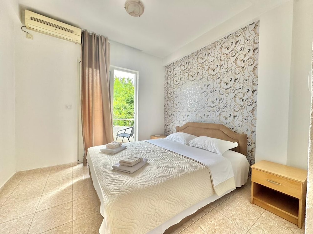B&M Holiday Rooms