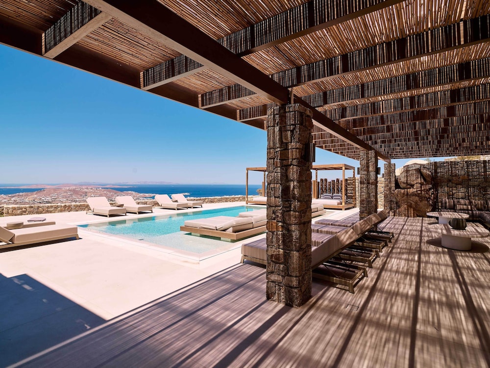 Kounoupas Complex by Mykonos Rocks