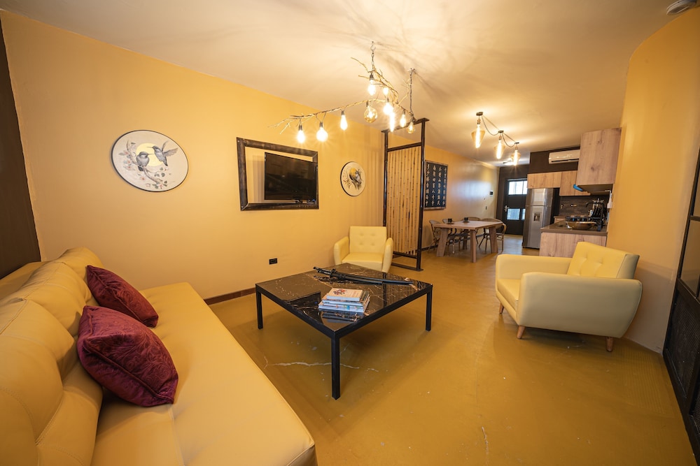 Beautiful Cozy 1 BedR in Astorga Gardens view 4