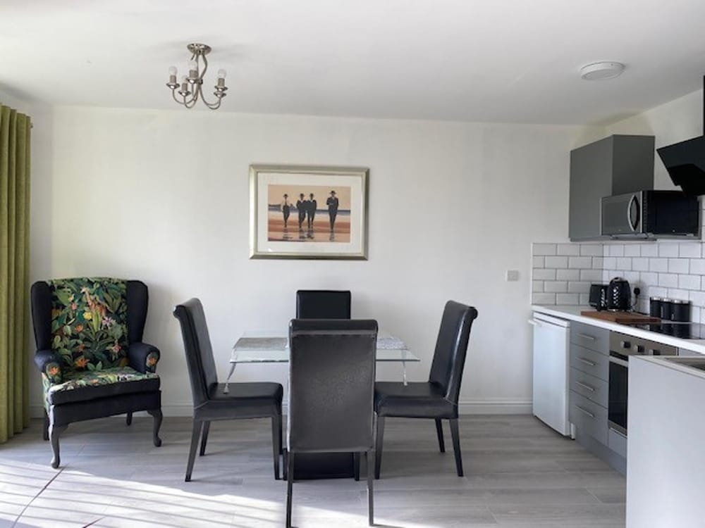 1 Bed Apt- Rural Views- Juliette Balcony - Parking