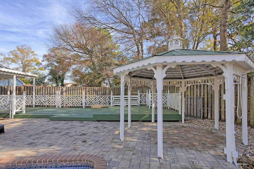 Family Friendly House w Pool & Games