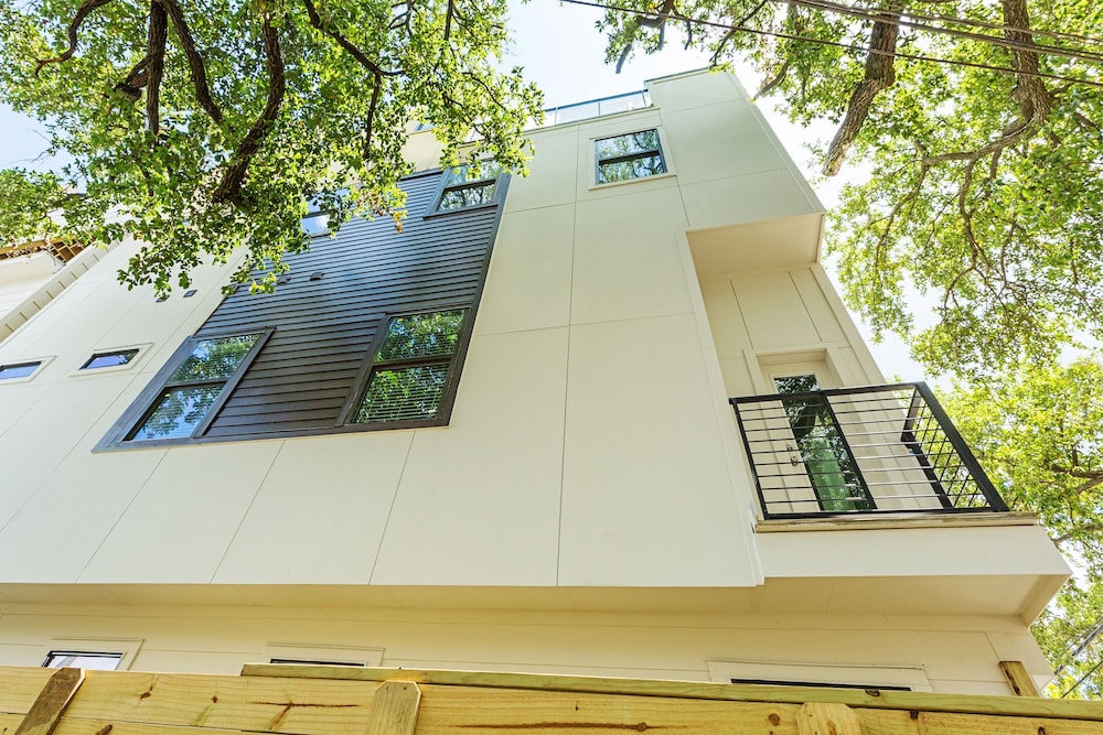 Montrose Guesthouse Suites