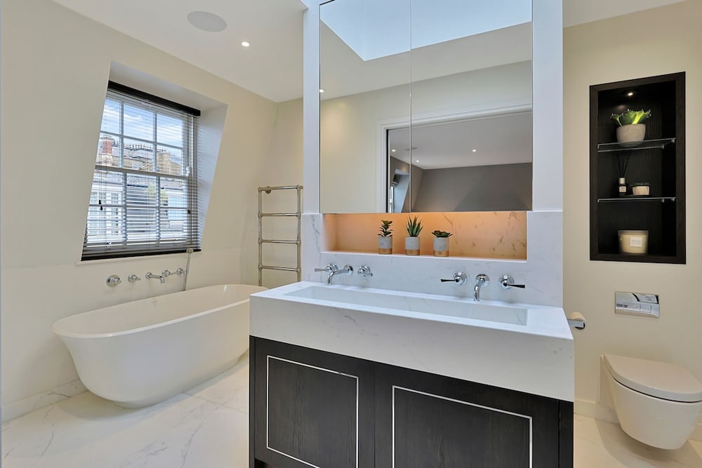 Luxe Home With Cinema Room - South Kensington