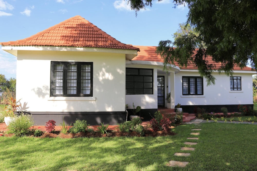 Farmhouse Retreat on 85-acre tea Estate - 2331