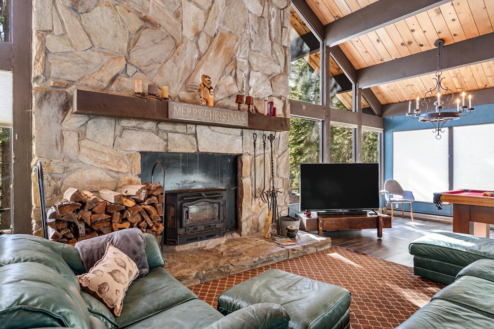 Awesome House Above The Lake/pets Welcome 2 Bedroom Home by Bear Valley Vacation Rentals