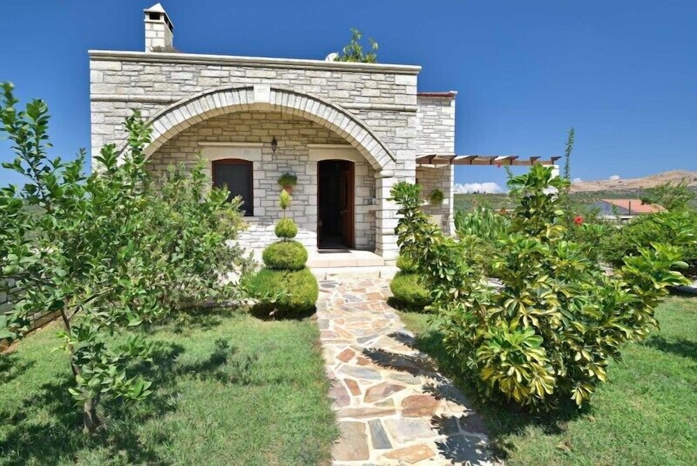 Villa Ahlades