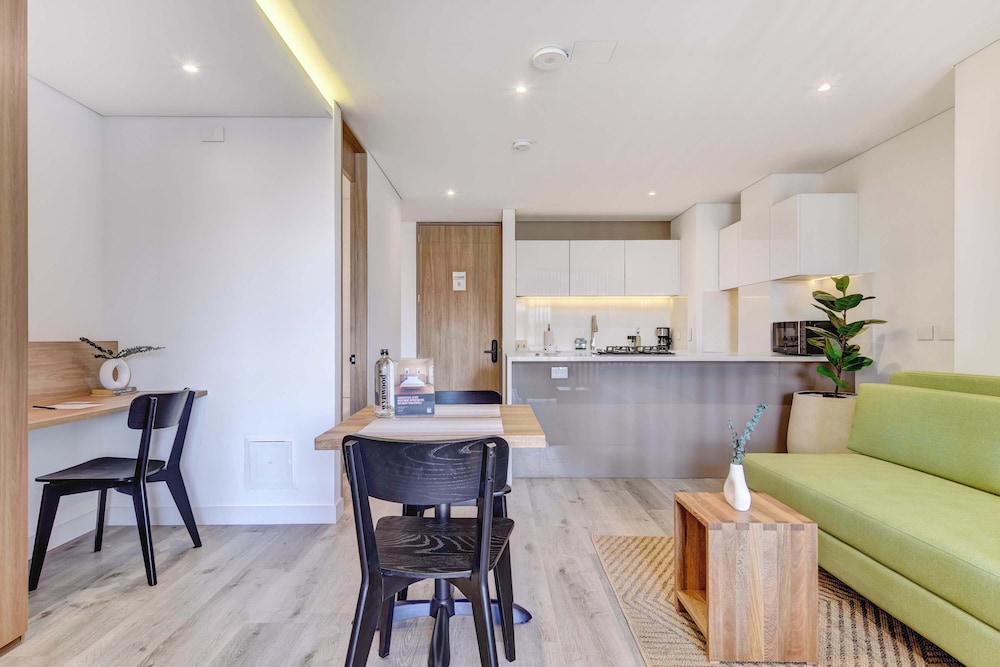 w Trendy Loft w Balcony in Santa Barbara